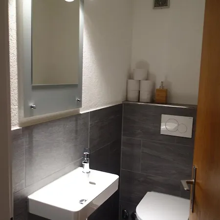 Haus Rhaetikon 1. Og, Links *
